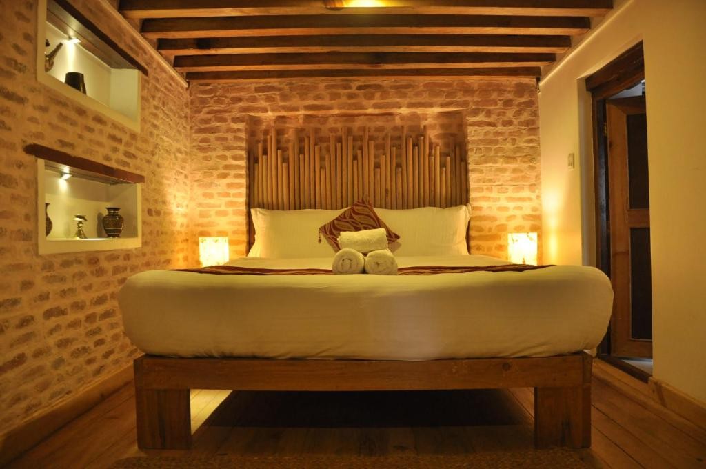 Double Bed -1, (BB)